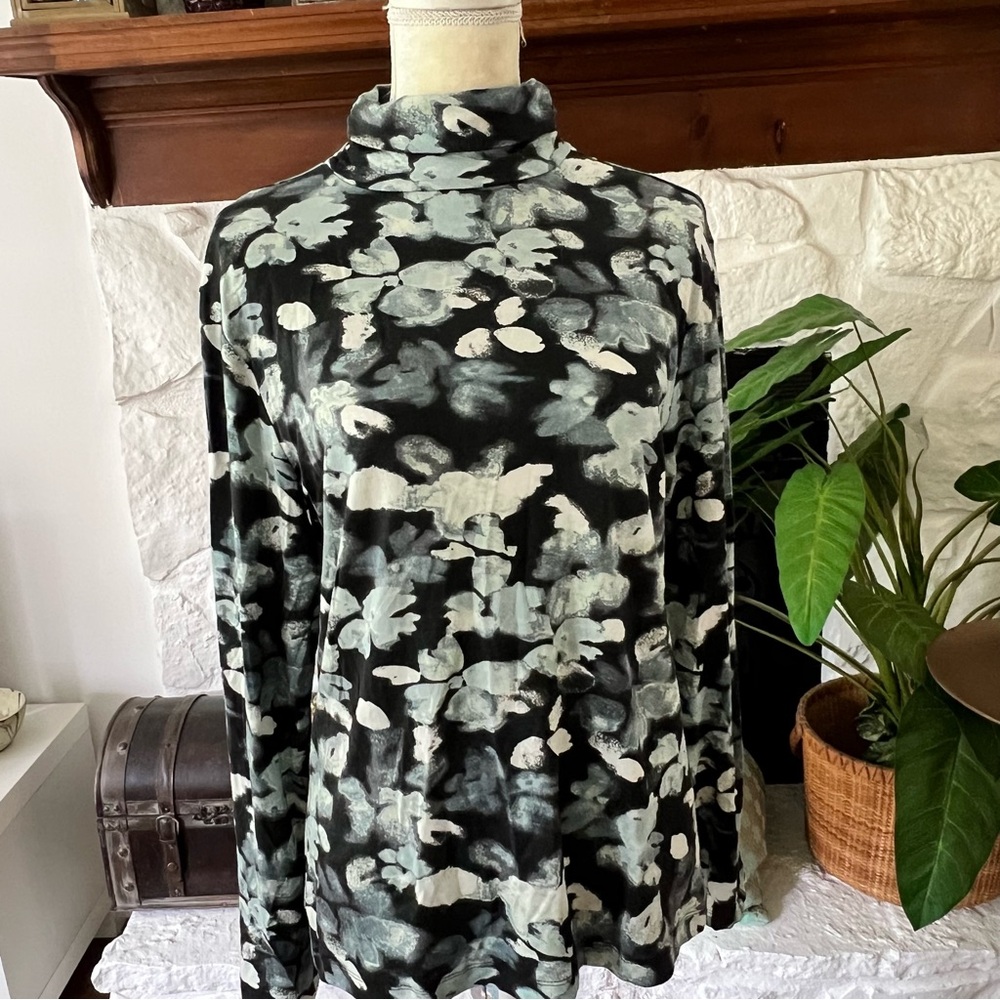The Limited Abstract Floral Turtleneck Long Sleeve Top Women’s Size 1X